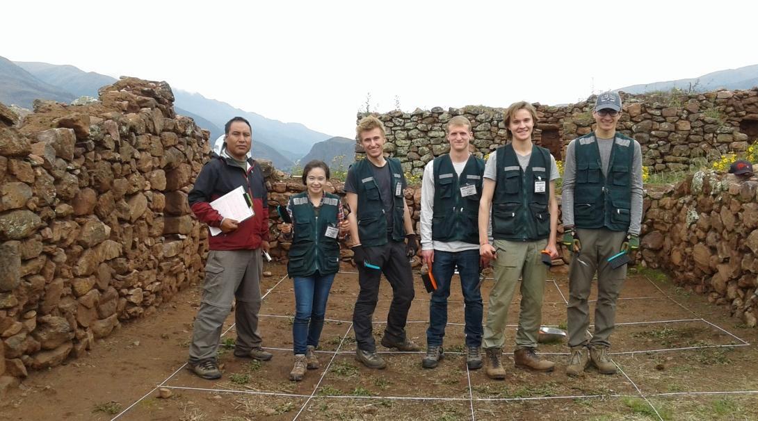 Projects Abroad staff guide volunteers during our Archaeology volunteer opportunities.