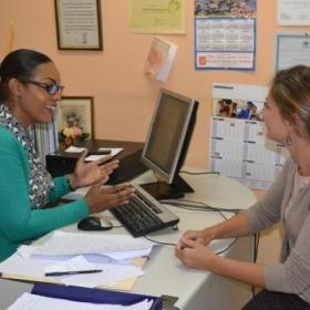 A local social worker discusses an ongoing case with a student doing her Social Work internship abroad.