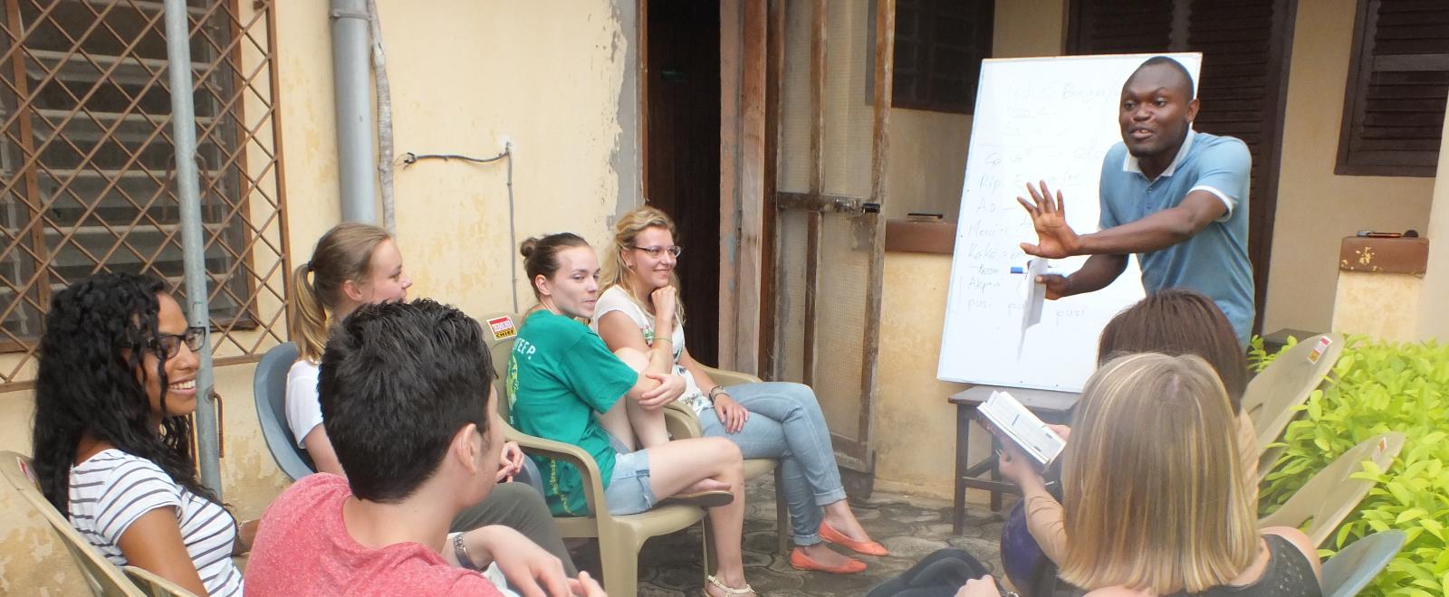 Volunteers receive a language lesson as an add on to their project