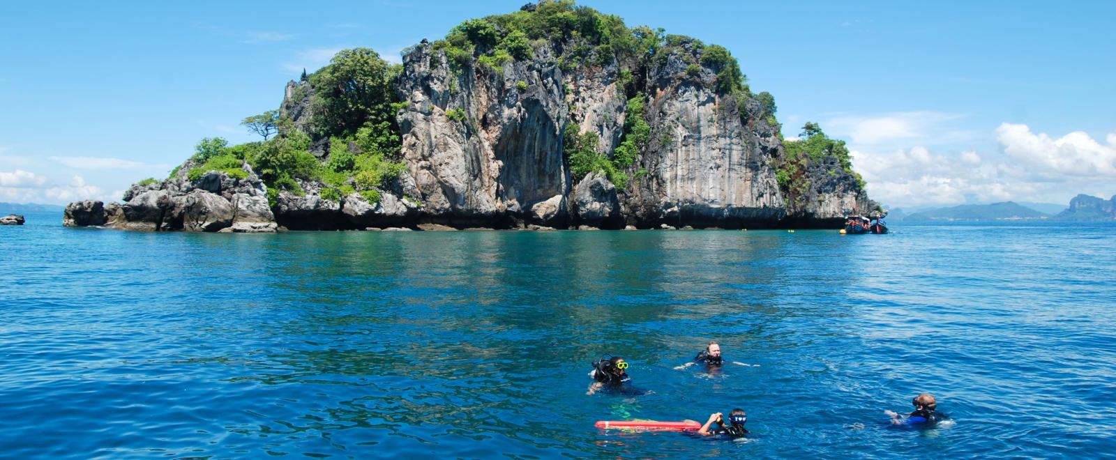 Projects Abroad staff preparing for a dive in Thailand on a Marine Conservation Project